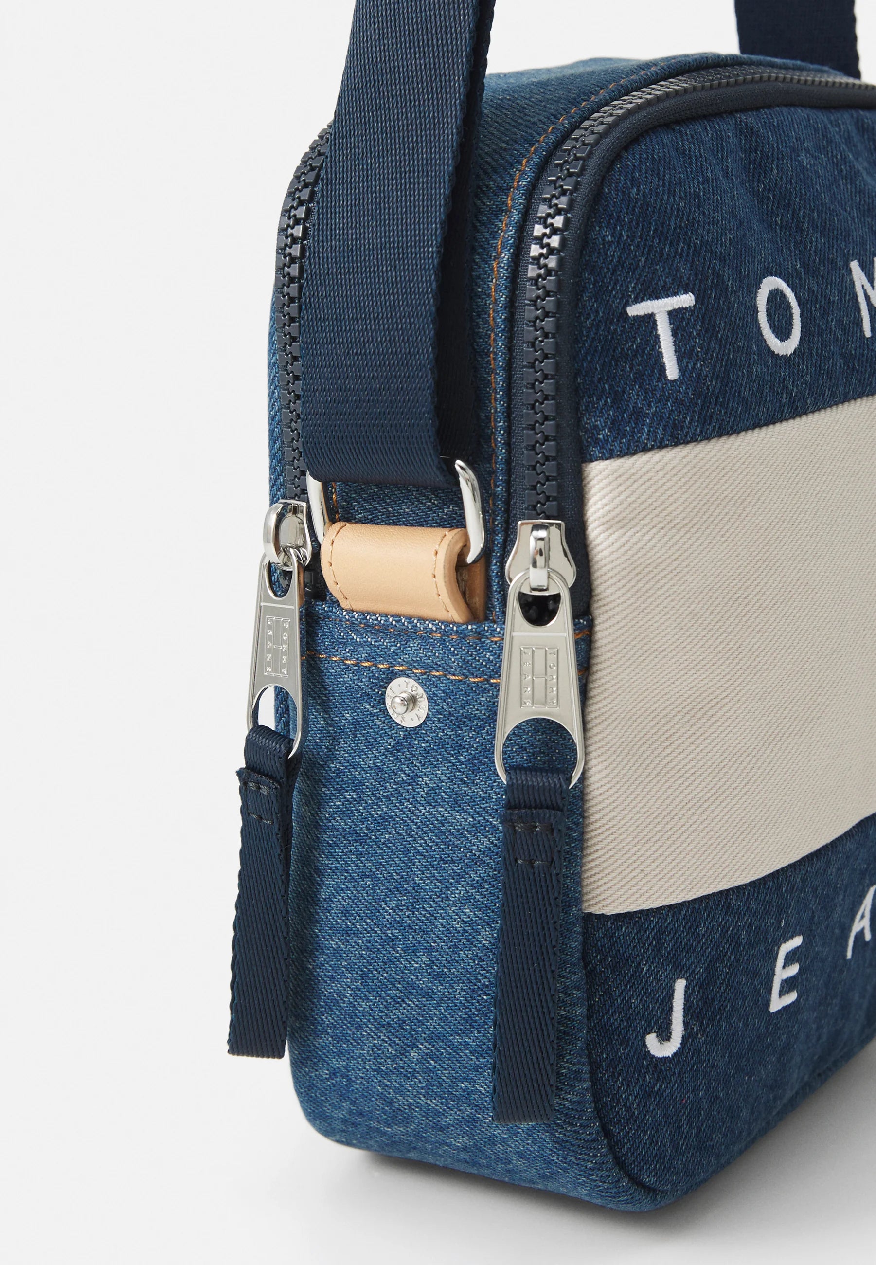 Tommy Hilfiger Archive Reporter Bag